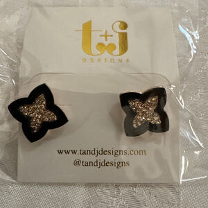 T&J Designs One Size Black & Gold Flower Stud Earrings